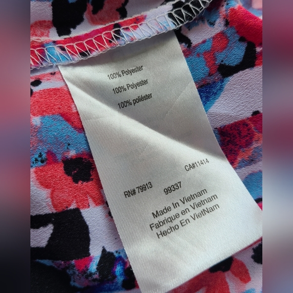 Floral maternity blouse with back zipper and cap sleeves, size large - Picture 7 of 7